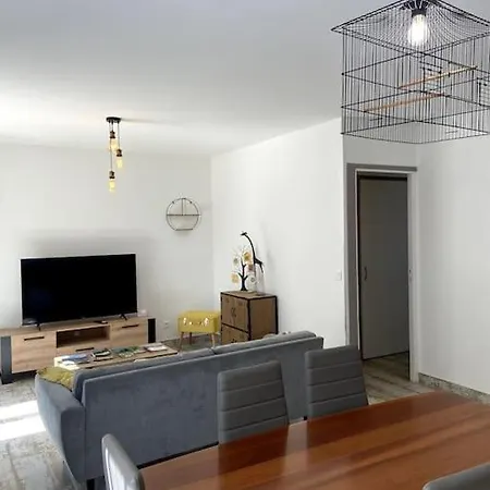 Charmante Maison Au Pied Du Luberon וילה